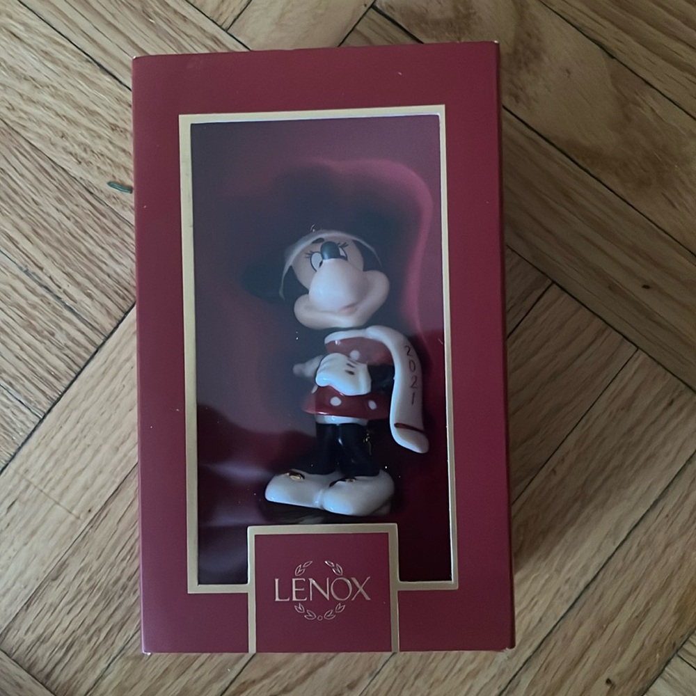 Lenox Minnie’s Winter Outfit Ornament 2021